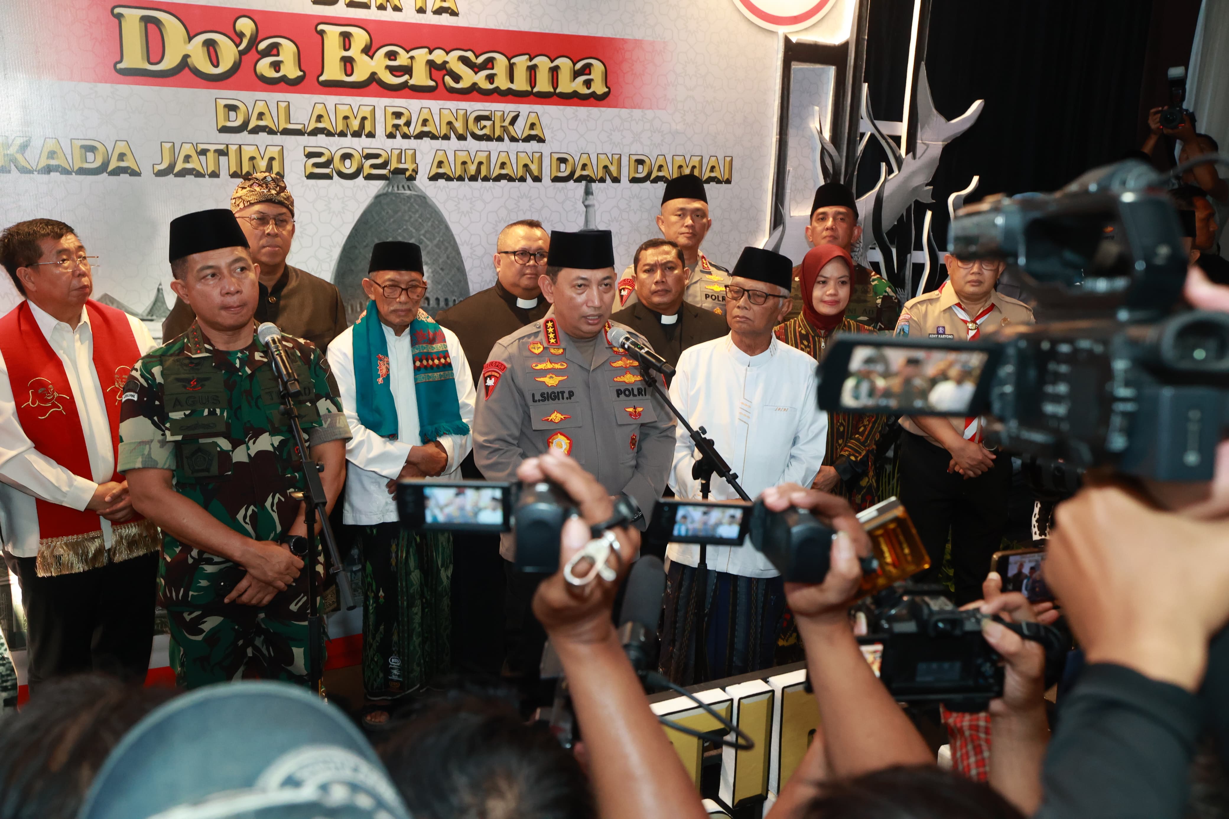 Kapolri Dan Panglima Hadiri Doa Lintas Agama di Jatim