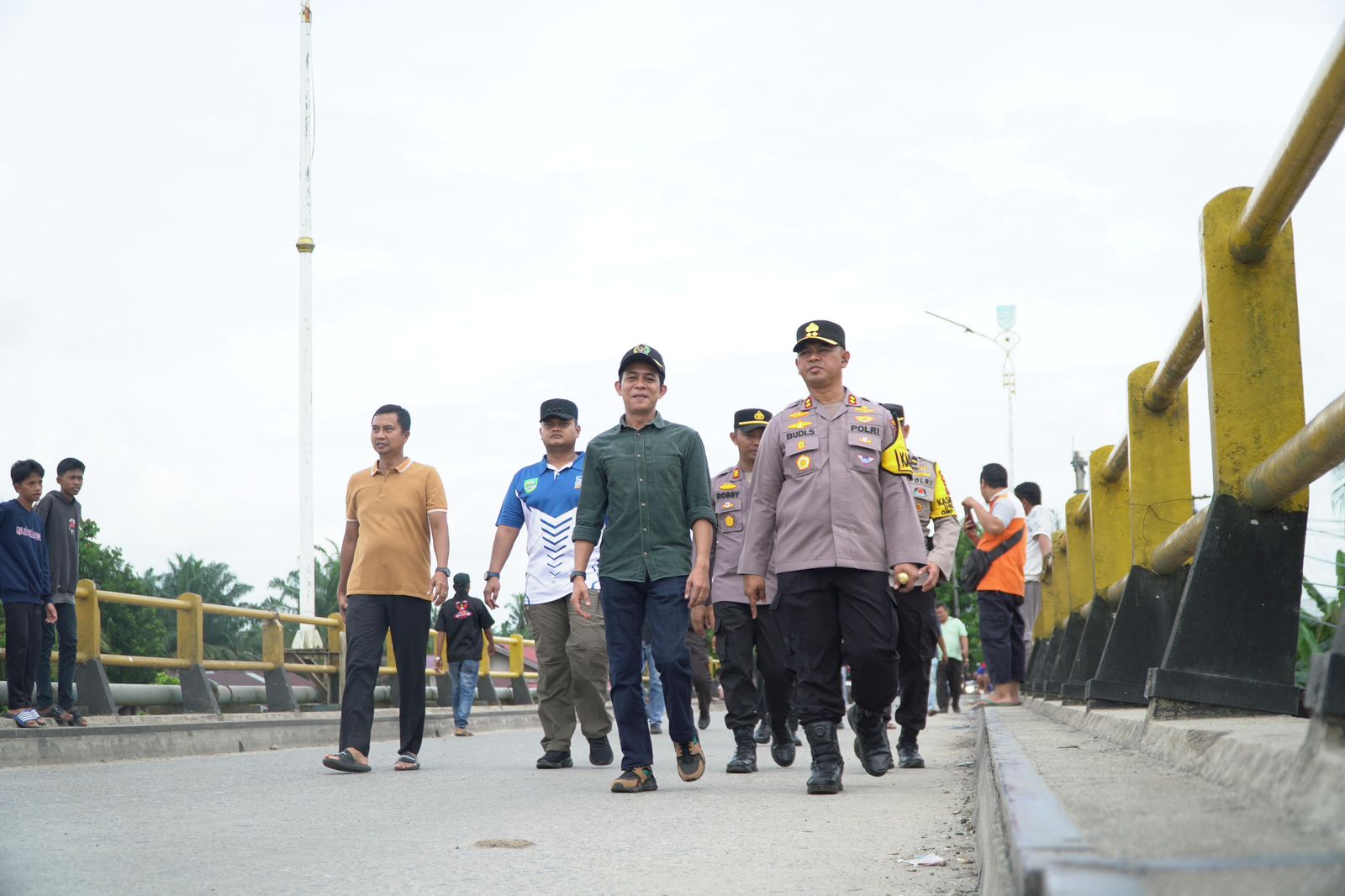 Kapolres Rohul Bersama Sejumlah Pemkab Lakukan Peninjauan Jembatan Yang Mengalami Kerusakan 