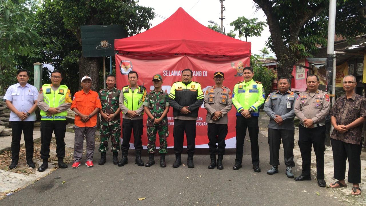 *Polda DIY Turunkan Pejabat Utamanya Lakukan Assistensi Dan Melihat Langsung Pengamanan Pemungutan Suara Pilkada 2024 Di Jajaran Polres dan Polsek*