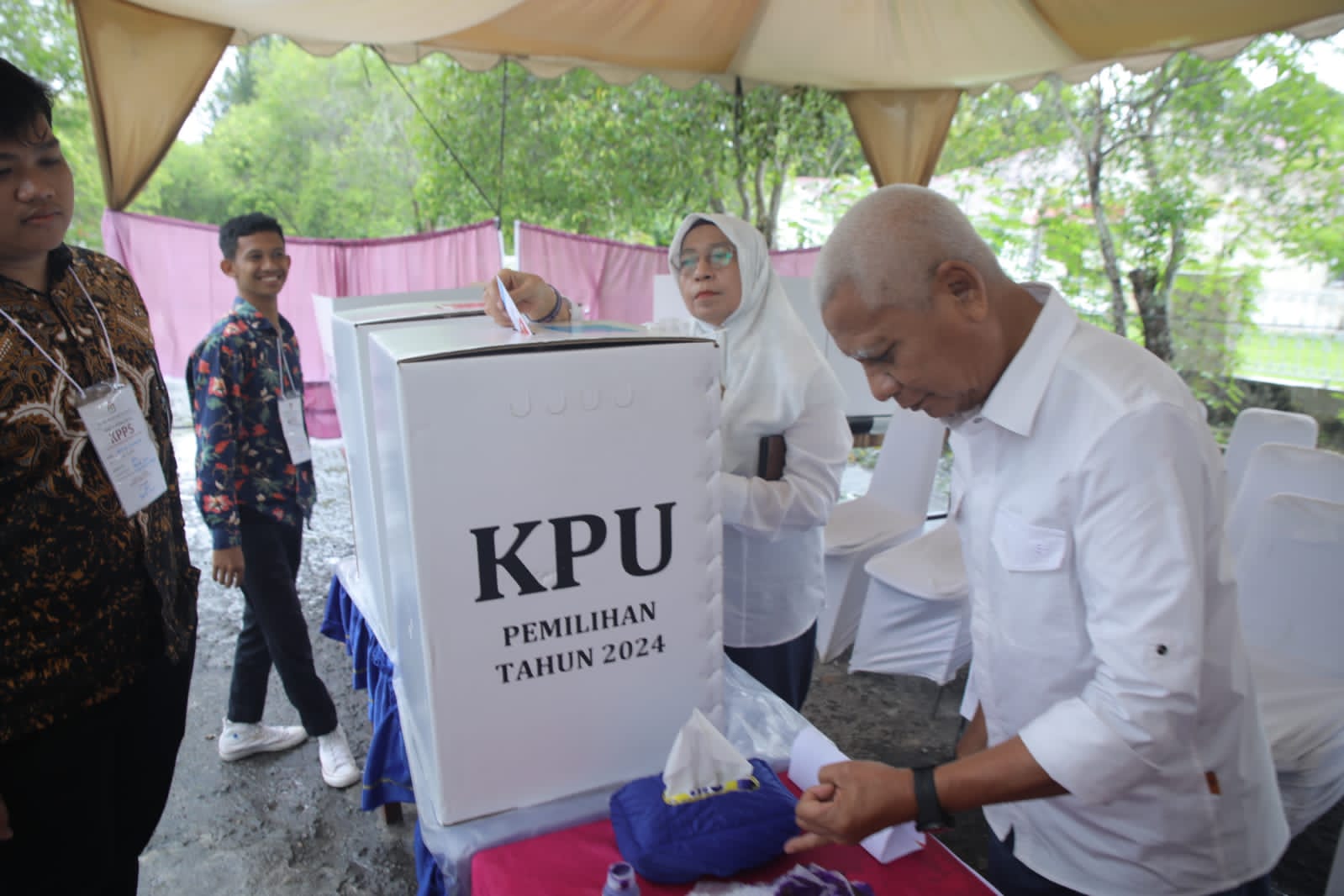 Bupati Asahan Berikan Hak Suaranya Pada Pilkada Serentak 2024