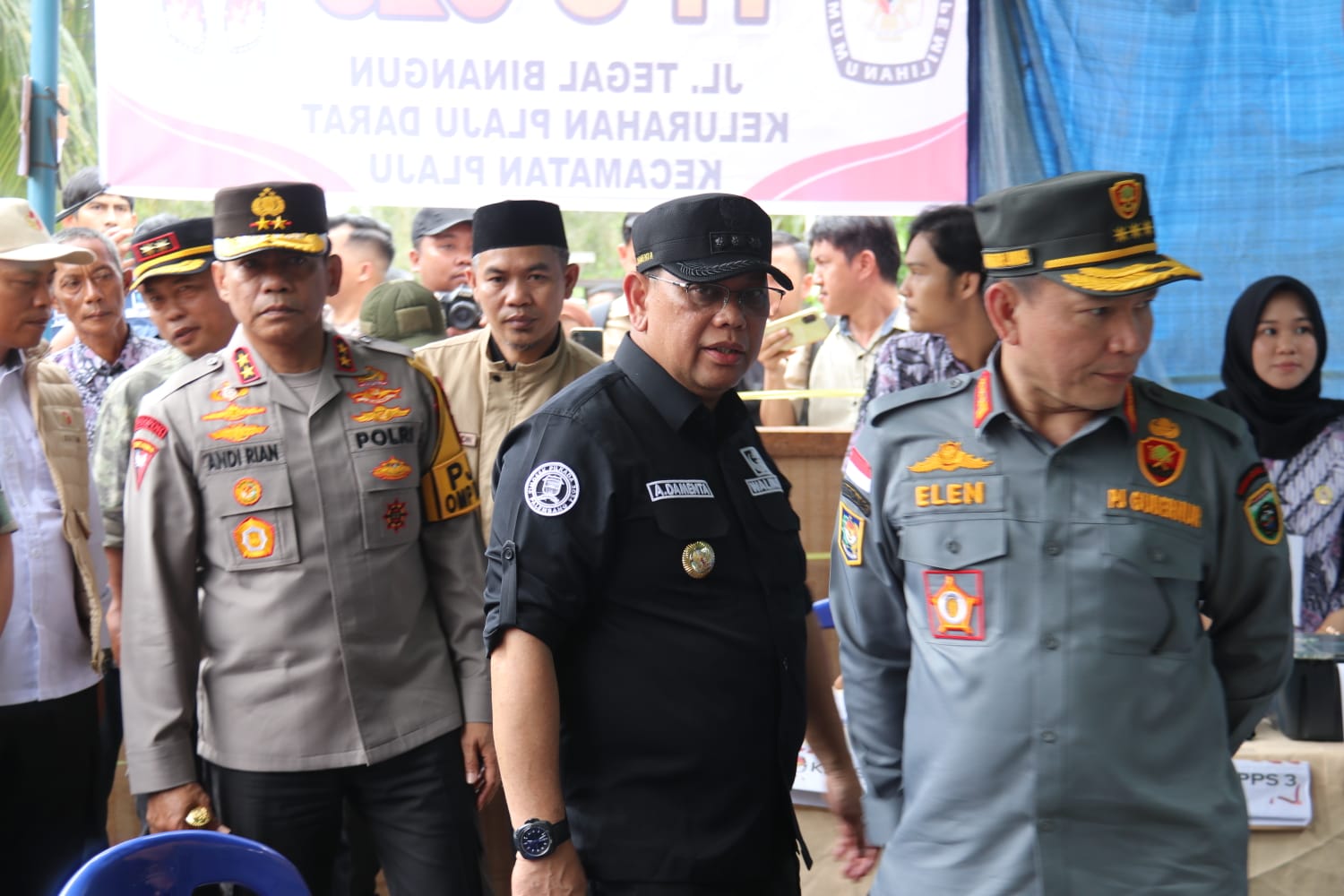 Kapolda Sumsel Melakukan Pemantauan Di beberapa TPS di Wilayah Sumsel Kota Palembang.