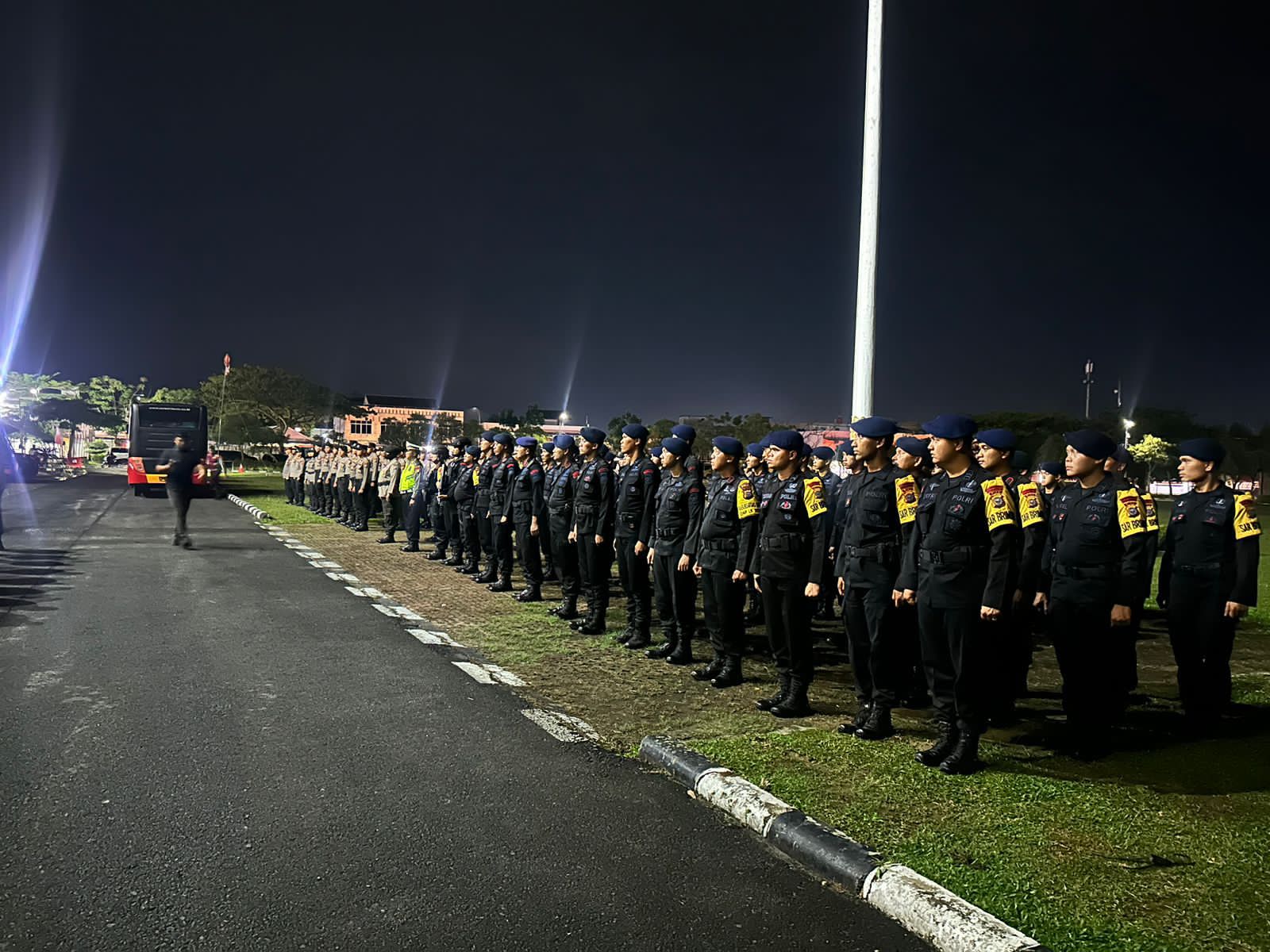 Tingkatkan Kamtibmas Pasca Pungut & Hitung Suara Pilkada 2024 Polda Riau Gelar Patroli Skala Besar