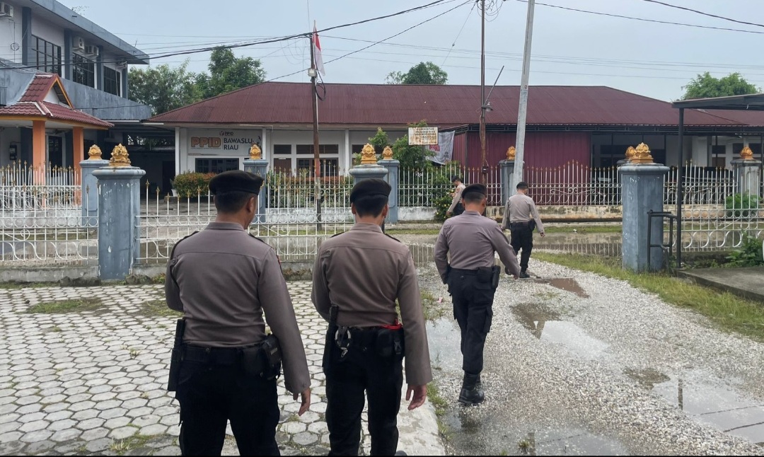 Patroli dan Pengamanan Rutin di Kantor Penyelenggara Pilkada Oleh Subsatgas PAM 