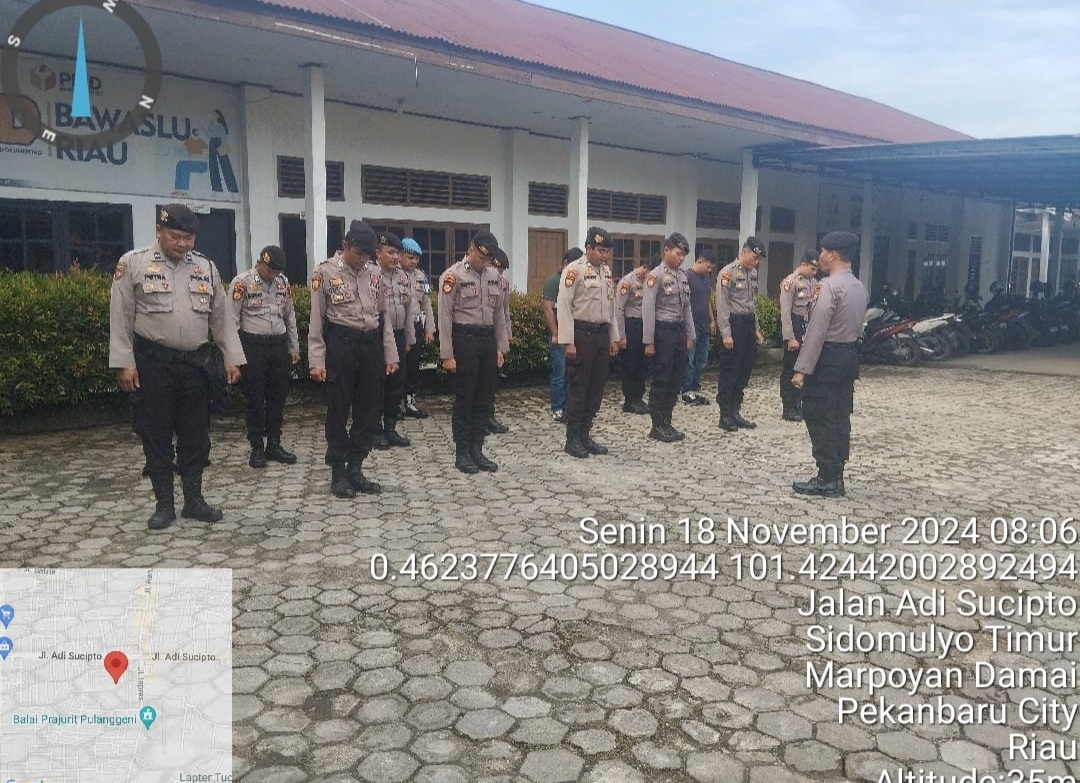 Personil PAM di KPU dan Bawaslu Riau Ikuti Apel Pagi