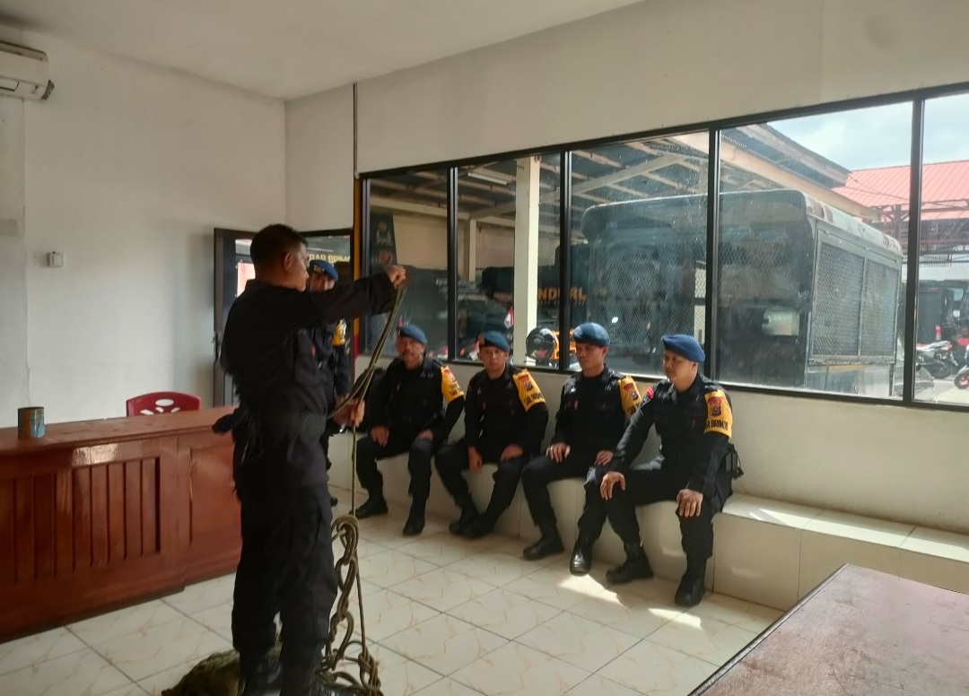 Subsatgas SAR OMP LK-2024 Mengikuti Kegiatan Kemampuan Pionering (Pioner) di Makosat Brimobda