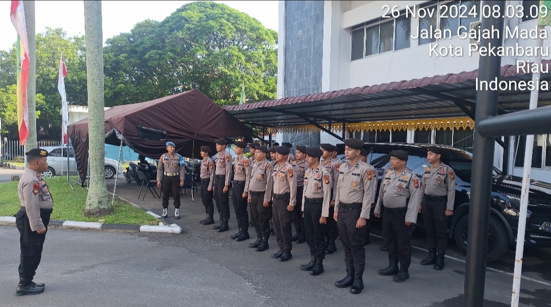 Puluhan Personel PAM Kantor KPU Riau Ikuti Apel Pagi