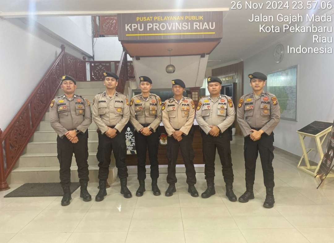 Subsatgas PAM Melaksanakan Pengamanan Kantor KPU Riau Selama 24 Jam