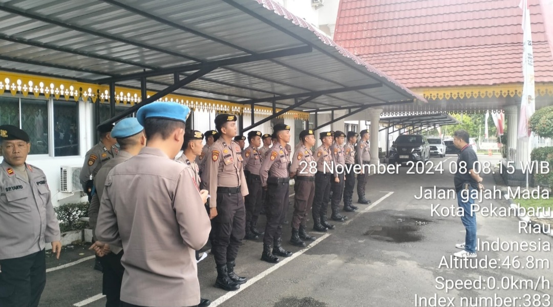45 Personel PAM di KPU dan Bawaslu Riau Ikuti Apel Pagi