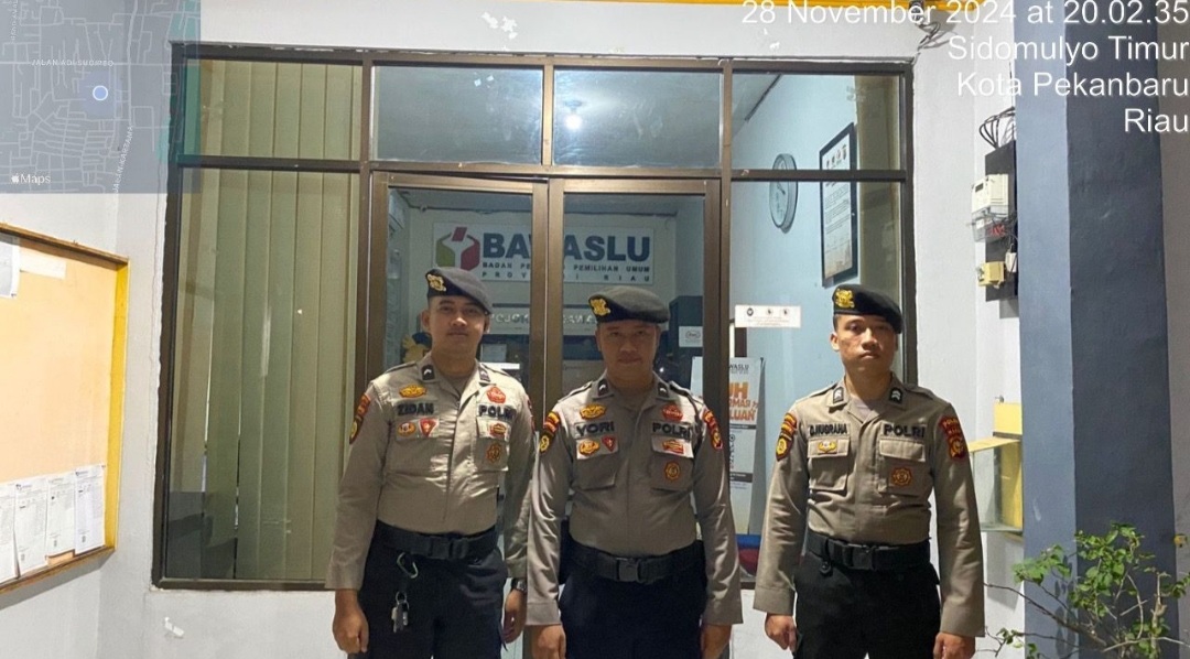 Puluhan Personel Subsatgas PAM Selalu Siaga di Kantor Bawaslu Provinsi Riau 