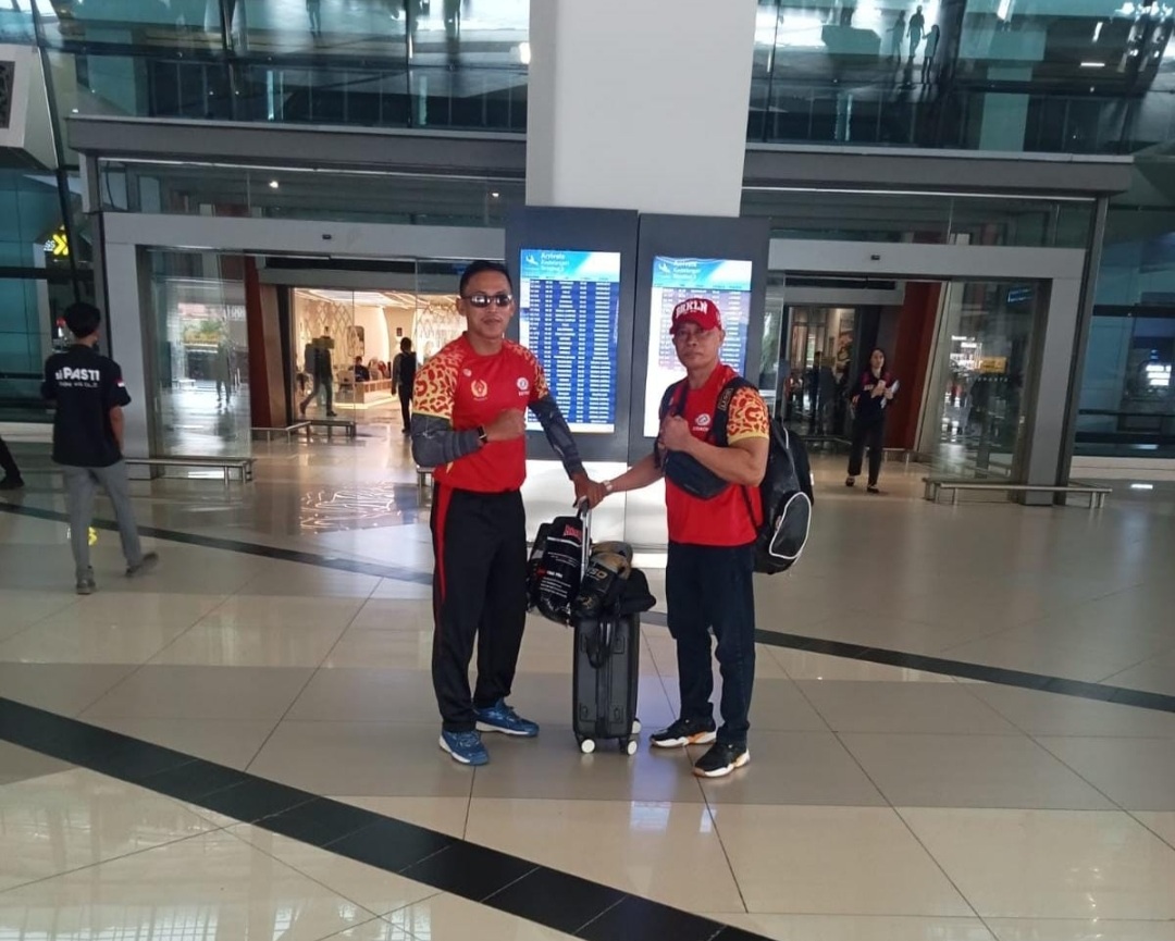Bendahara Sambo Kota Pekanbaru Berangkatkan Atletnya Ke Senior Sambo Internasional Championship 2024