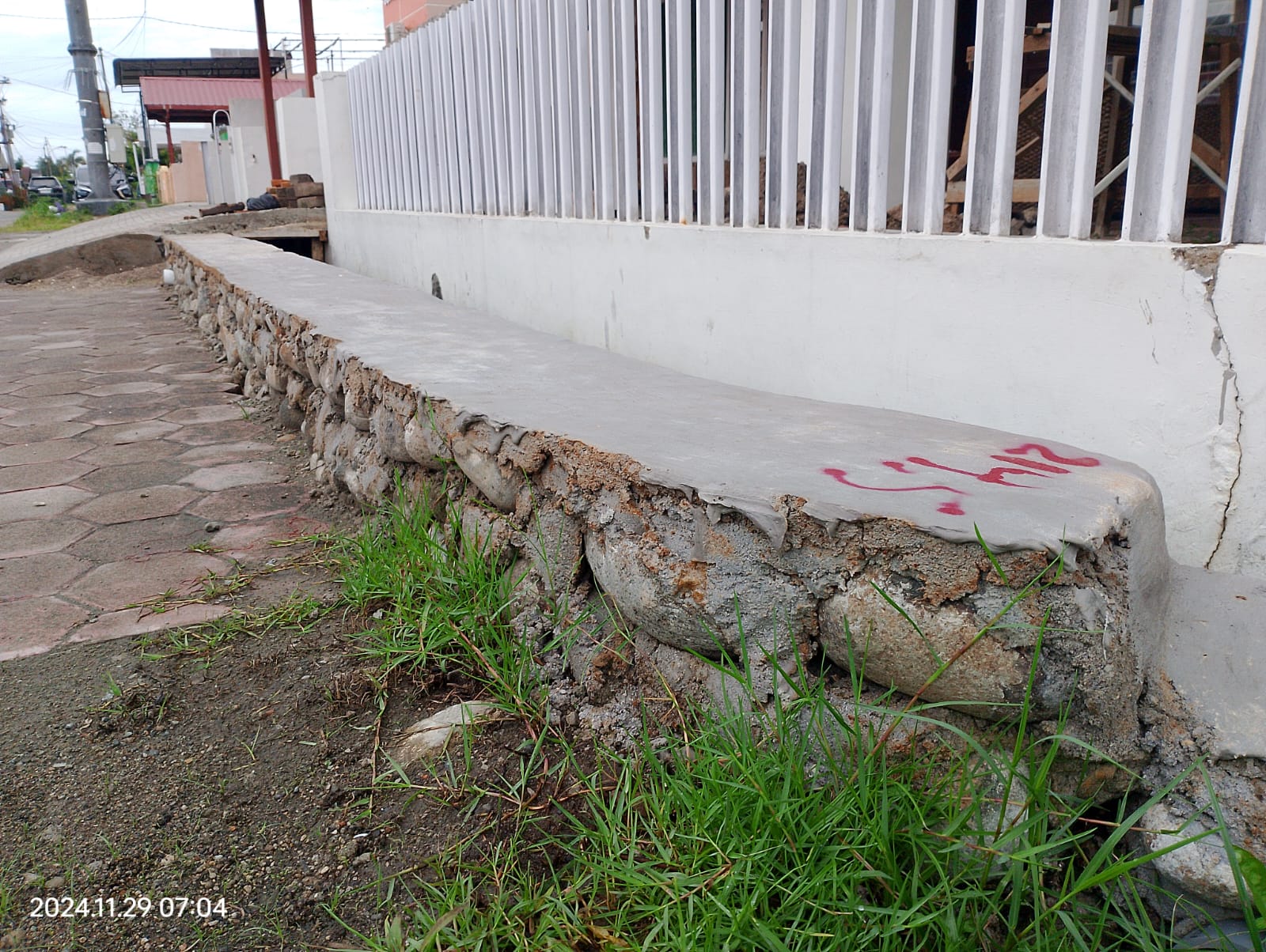 Drainase Jalan Bengkoang Terbengkalai, PPK Bungkam