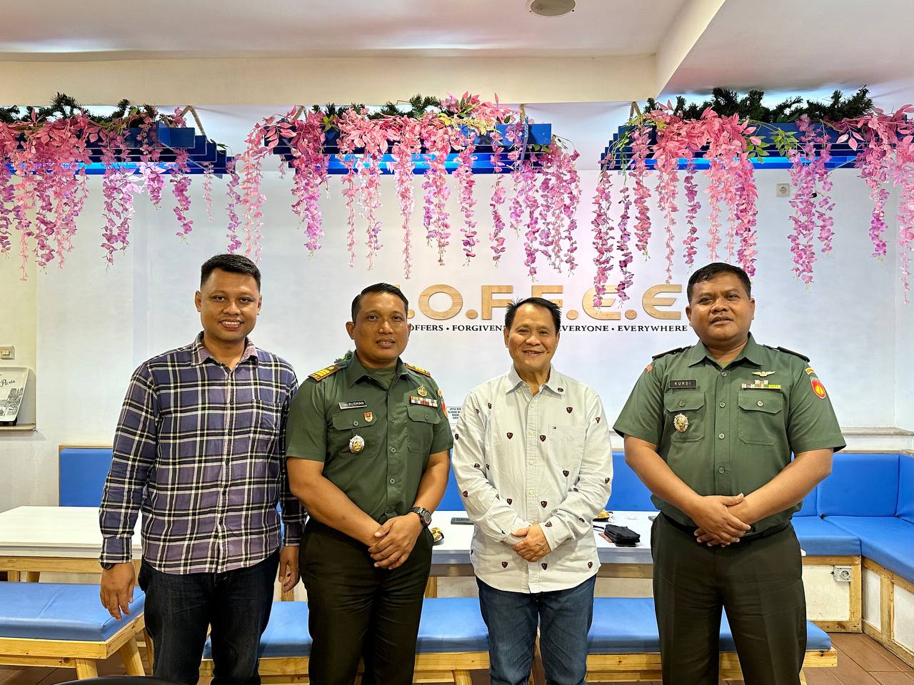 Ada Pertemuan Ada Perpisahan, Danramil Lama Dan Danramil Baru Bertemu Dengan Tokoh Agama Untuk Perpisahan Dan Perkenalan