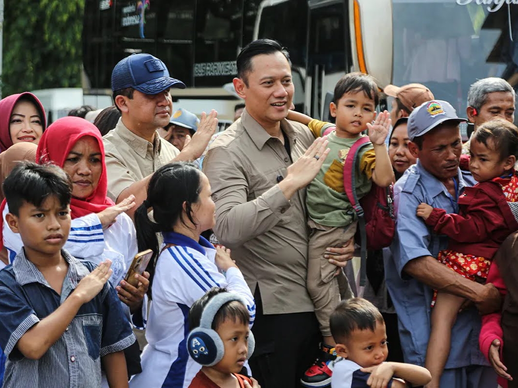 Menko AHY memberikan apresiasi tinggi kepada pemerintah daerah yang terlibat, khususnya Jawa Tengah, DI Yogyakarta, dan Jawa Timur, yang telah mempersiapkan program ini dengan matang.
