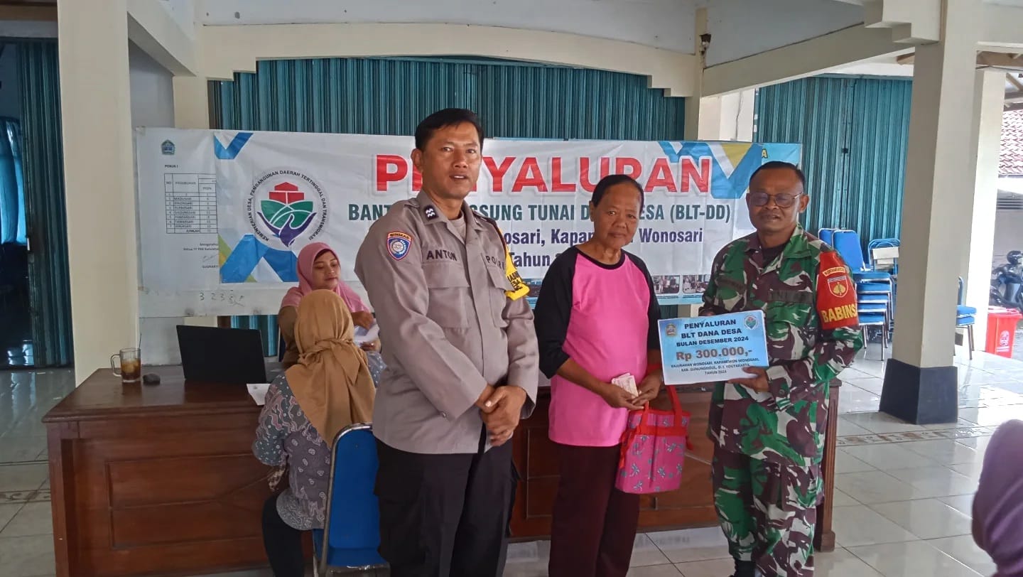 Babinsa Koramil 01/Wonosari Dan Bhabinkamtibmas Kompak Dampingi Penyaluran BLT- DD.
