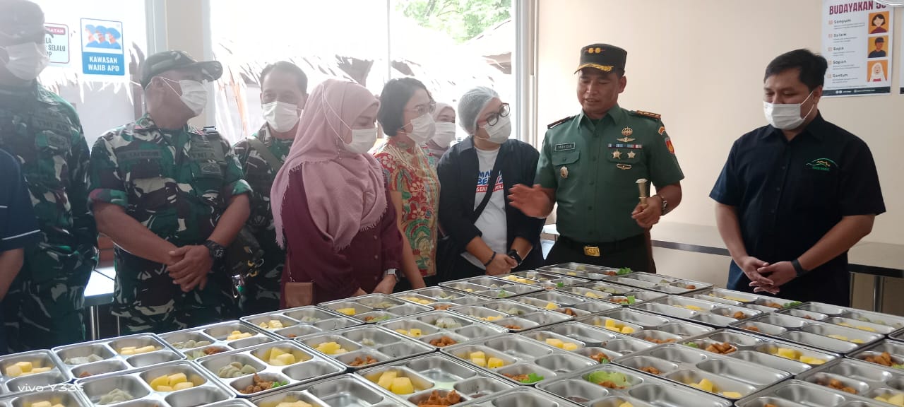 Letkol Inf Muhidin Dandim 0729/Bantul Korem 072/Pmk Tinjau Dapur UMB Boga UMY untuk Dukung Program Makan Bergizi IFSR dan Sarihusada