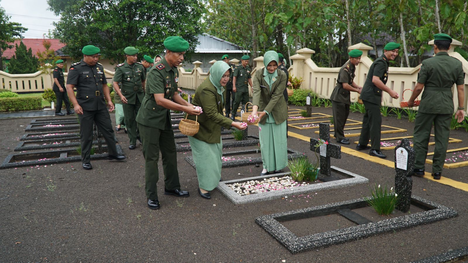 Peringati Hari Juang TNI-AD, Kodim Gunungkidul Gelar Upacara Ziarah dan Tabur Bunga.