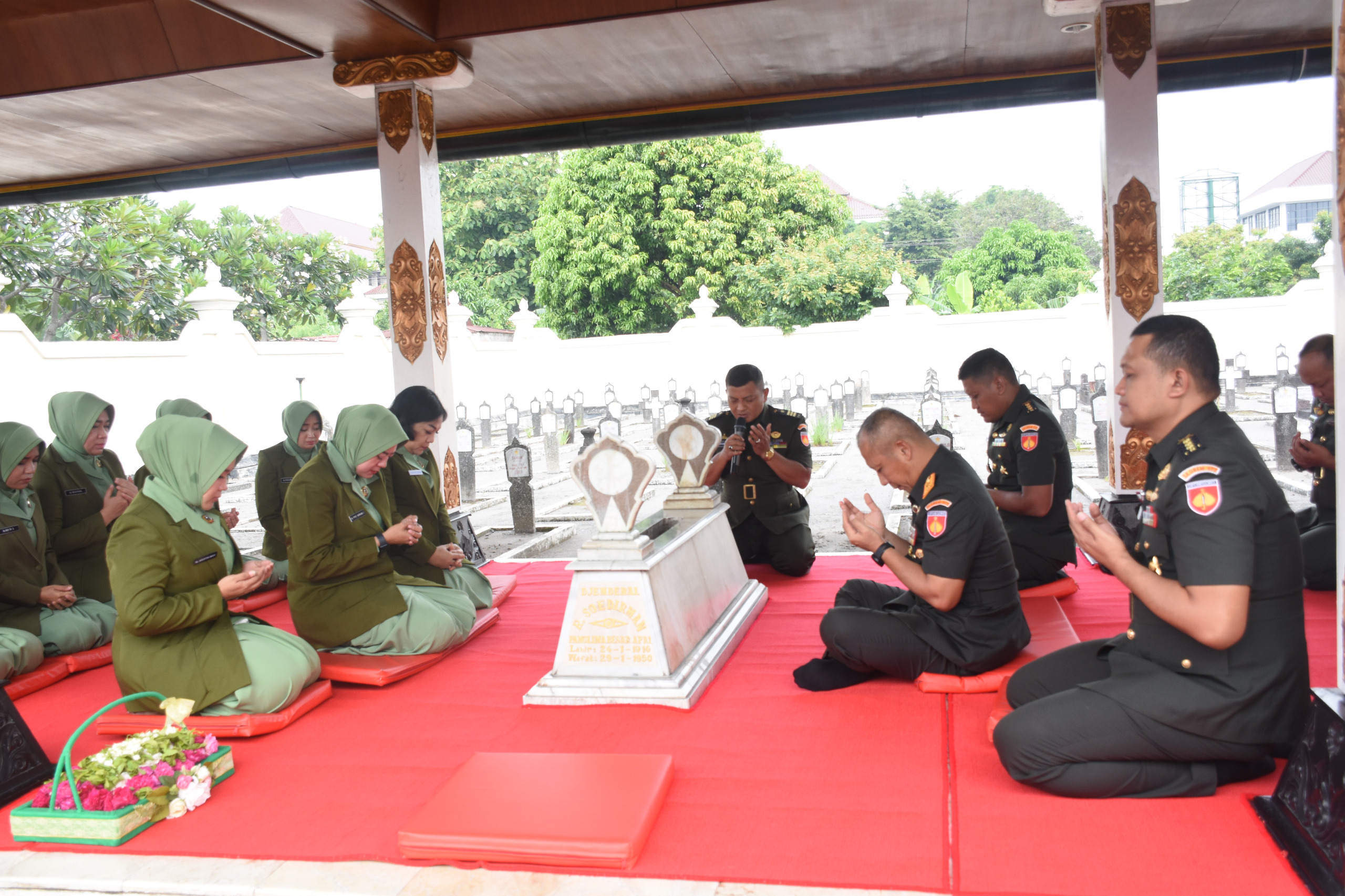 Peringati Hari Juang TNI AD, Danrem 072/Pamungkas Pimpin Ziarah di TMP Kusumanegara
