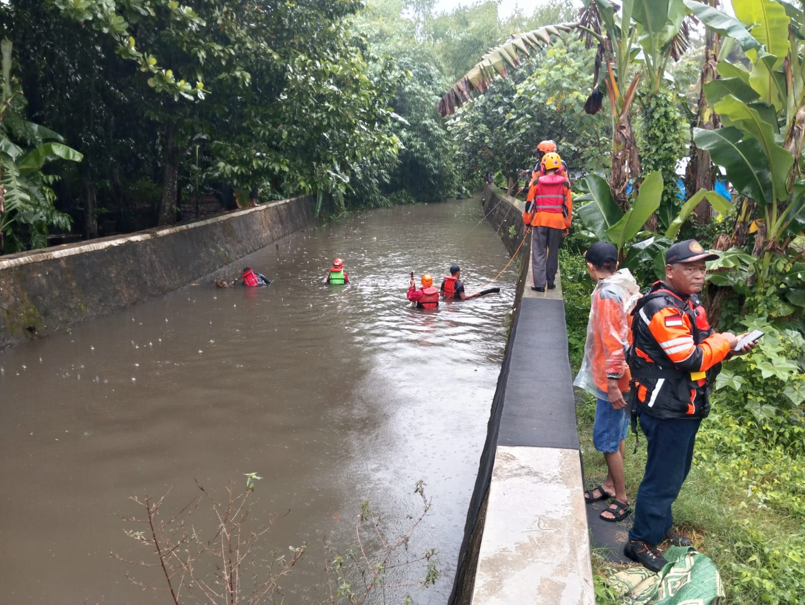 Seorang anak perempuan ANS (4) tenggelam di sungai Mbelik dusun Wonokromo 1,