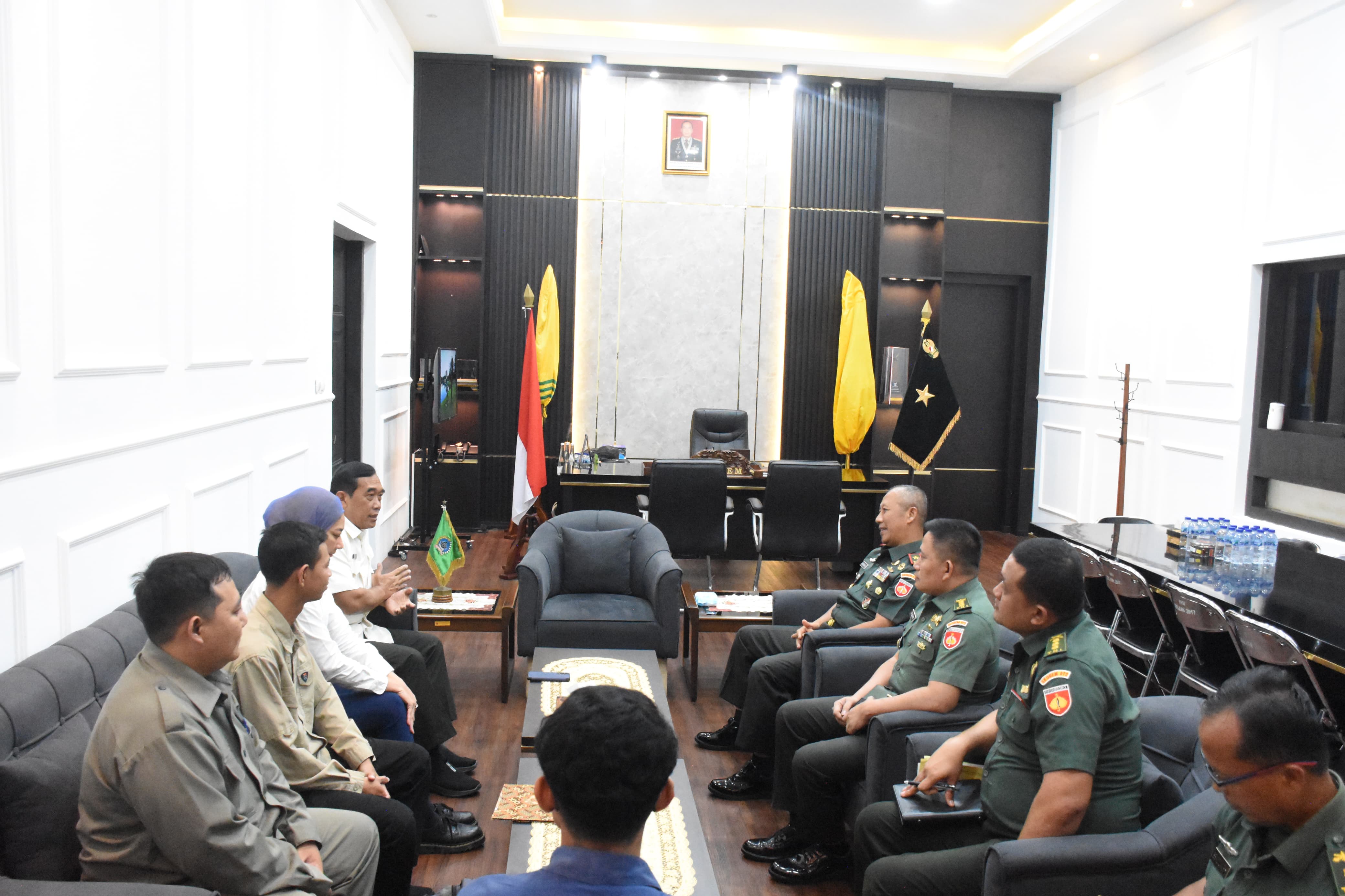 Danrem 072/Pamungkas Terima Audensi Badan Pembina Harian (BPH) Universitas Jenderal Achmad Yani (UN JAYA)