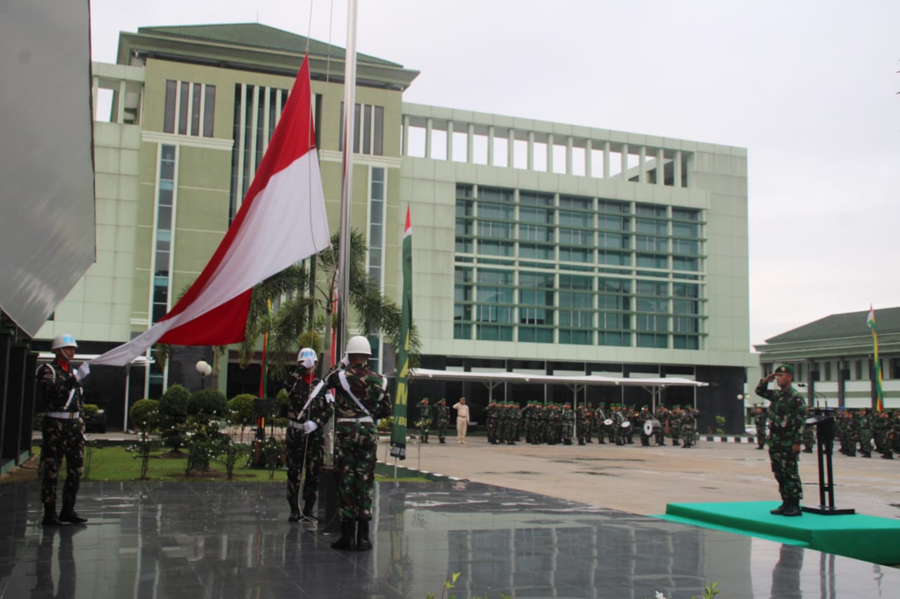Kepala Staf Korem 031/Wira Bima Pimpin Upacara Bendera 17-an