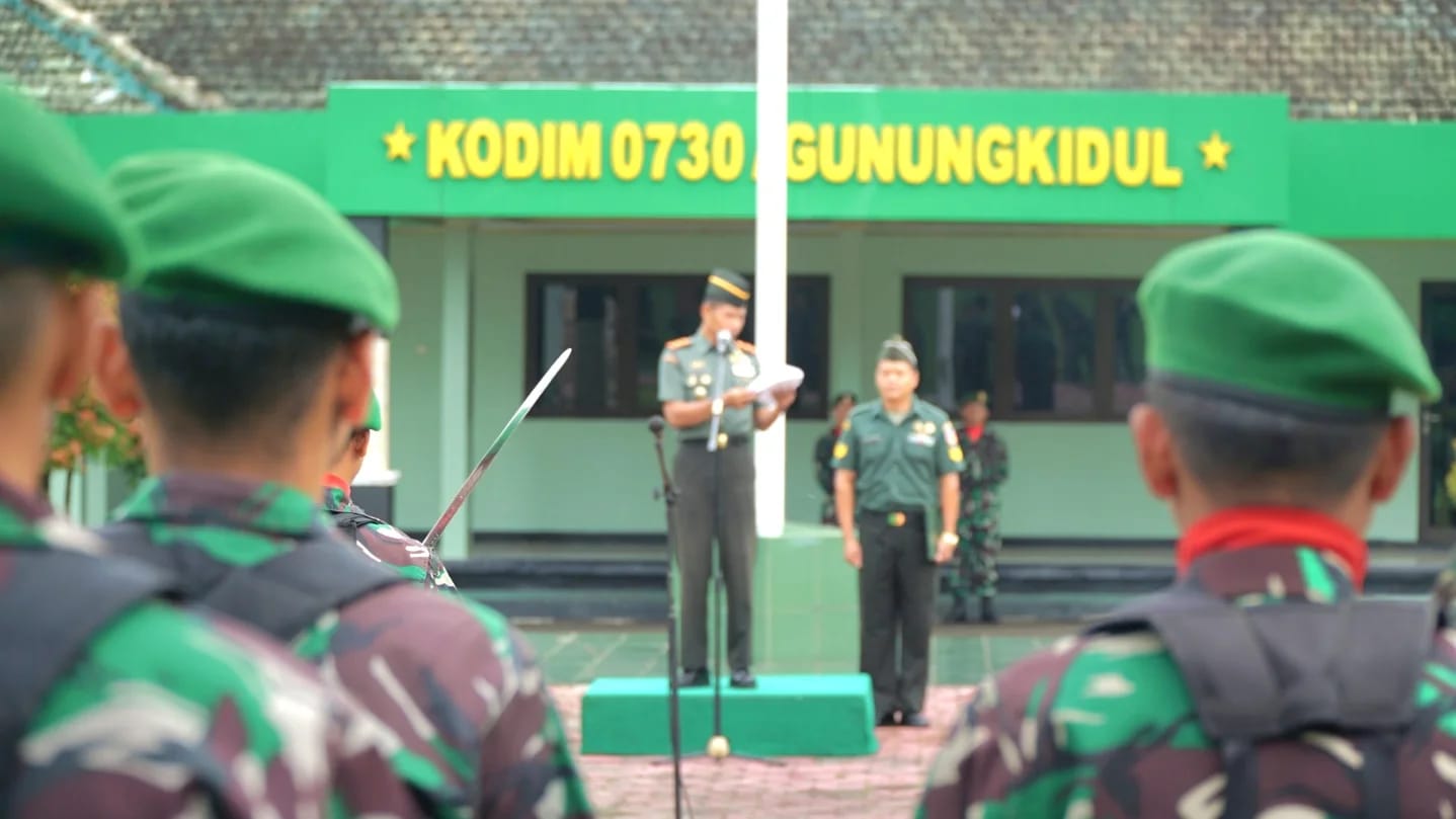 Danramil 11/Tepus Bacakan Amanat Pangdam IV/Diponegoro Pada Upacara Bendera 17 -an