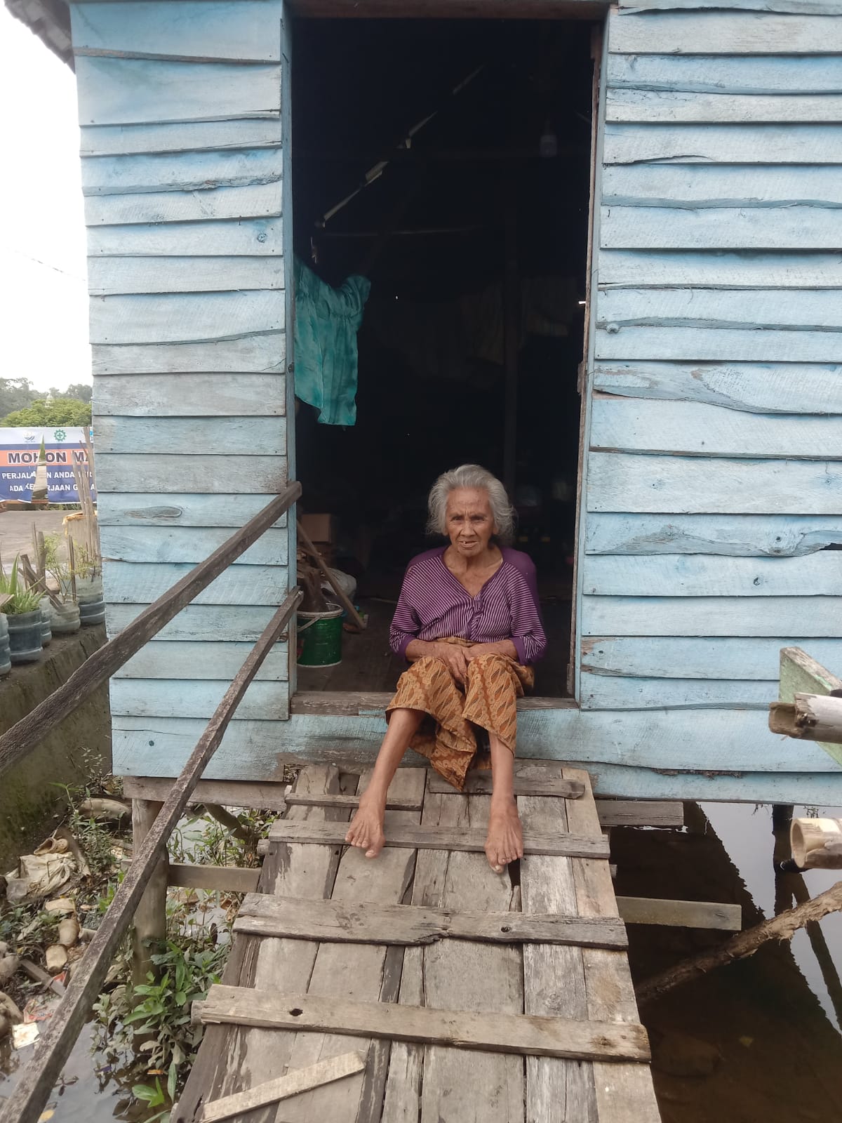 Pilu di Usia Senja, Nenek Mina Hidup Sebatang Kara Tanpa Bantuan Pemerintah