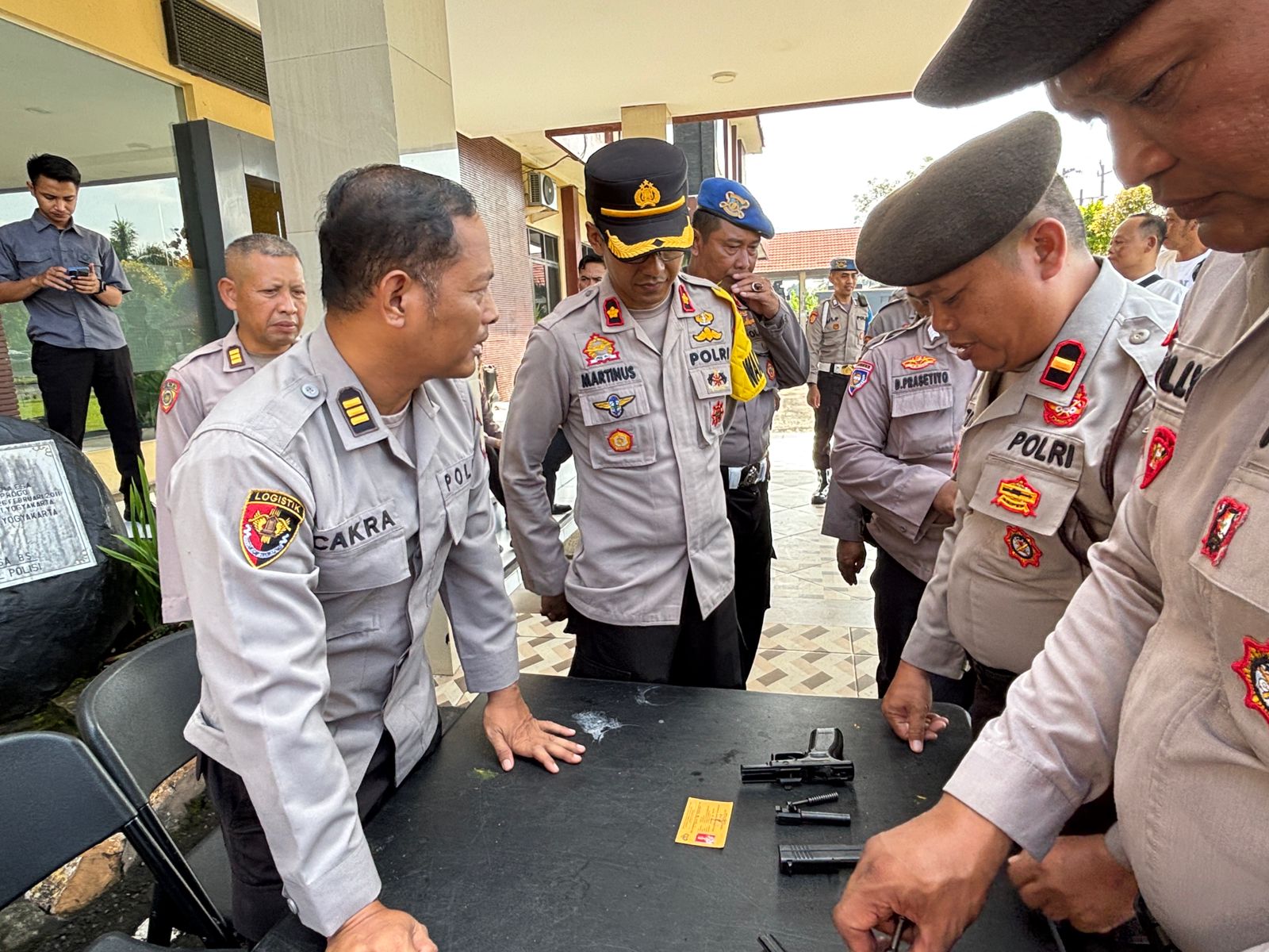 Polres Kulonprogo Gelar Pemeriksaan Senpi Personel Untuk Tingkatkan Profesionalisme, 10 Senpi Digudangkan