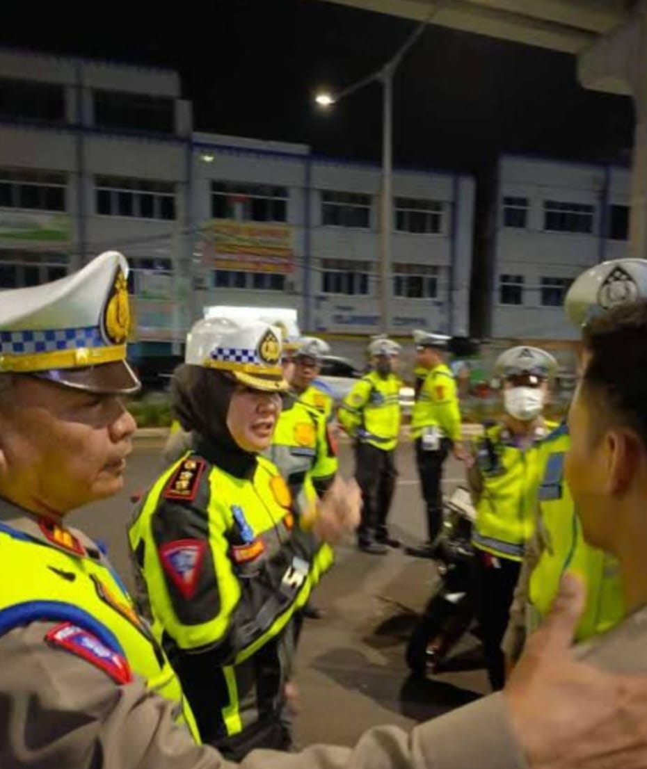 Kapolrestabes Palembang Mempersiapkan Skema Rekayasa Lalu Lintas Lilin Untuk Malam Tahun Baru 2005.