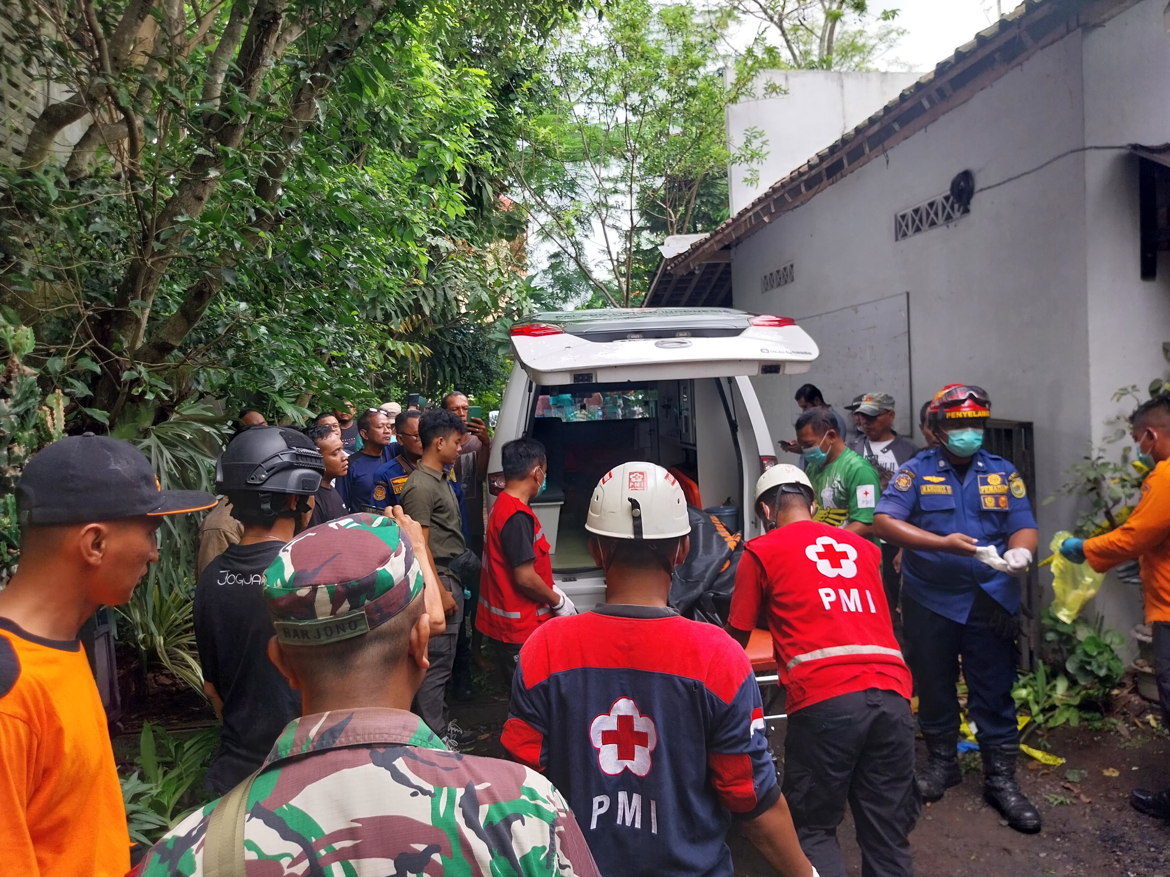Tim Inafis Polres Bantul melakukan identifikasi terhadap korban