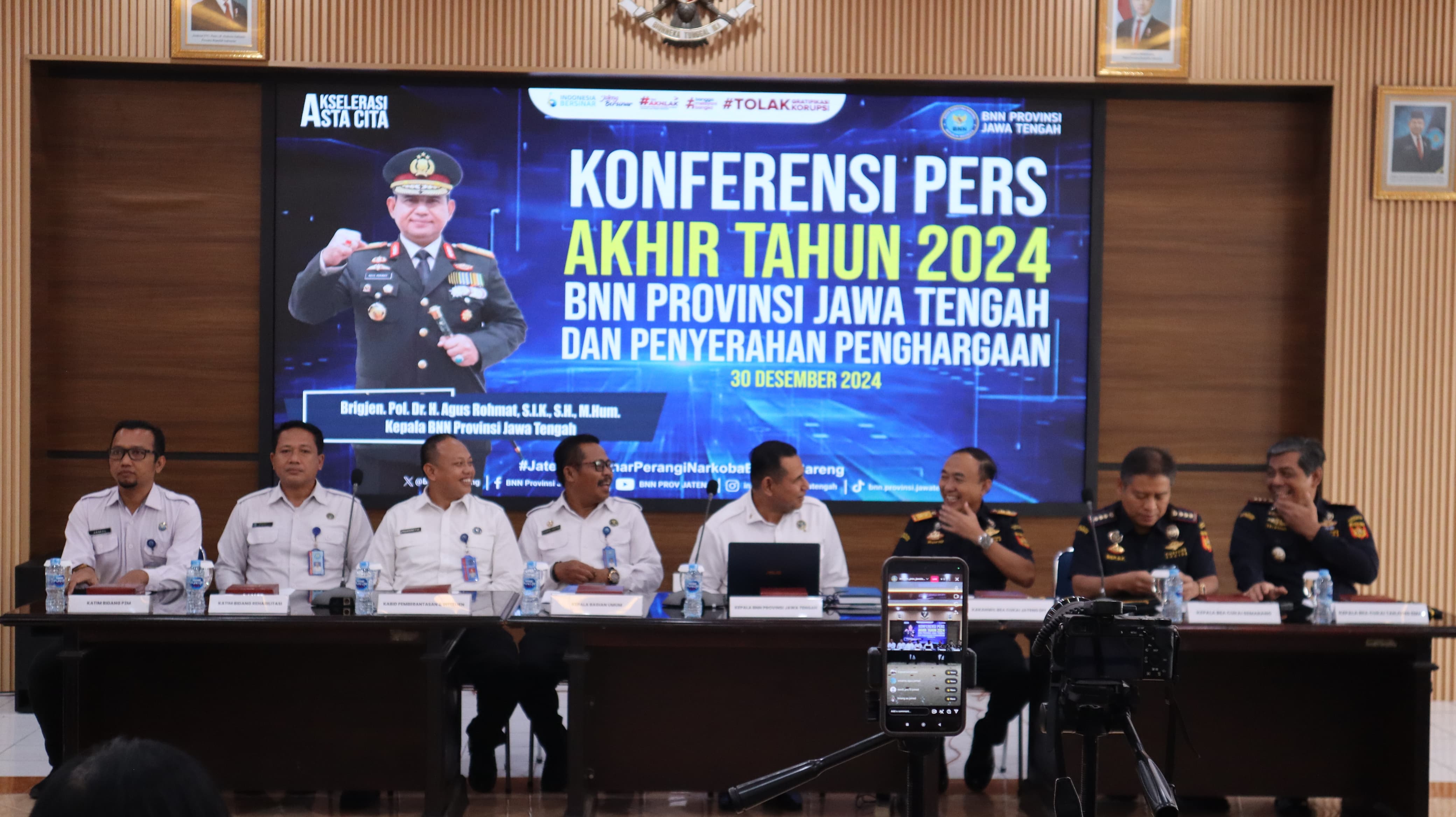 Konferensi Pers Akhir Tahun 2024, BNNP Jateng Dan Penyerahan Penghargaan Insan P4GN