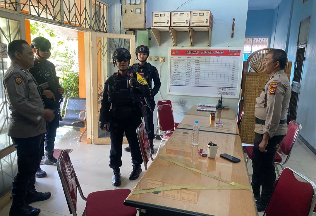 Subsatgas Aksi Khusus Satuan Brimob Polda Riau Gelar Patroli ke Bawaslu Pekanbaru