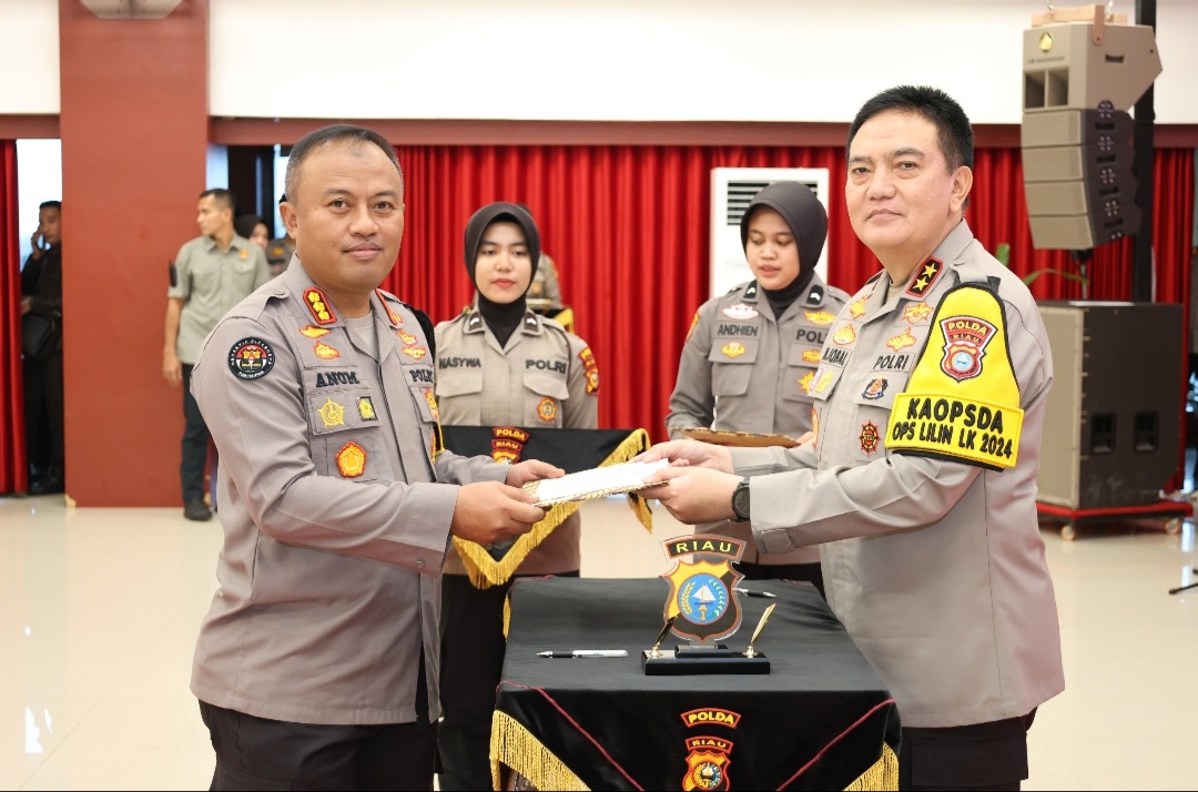 Kapolda Riau Pimpin Kegiatan Penandatanganan Fakta Integritas, Penyerahan DIPA RKA-KL dan Serah Terima Aset Dari Ka Kanwil DJPB Serta Penganugerahan Penghargaan Kepada Personel Yang Berprestasi