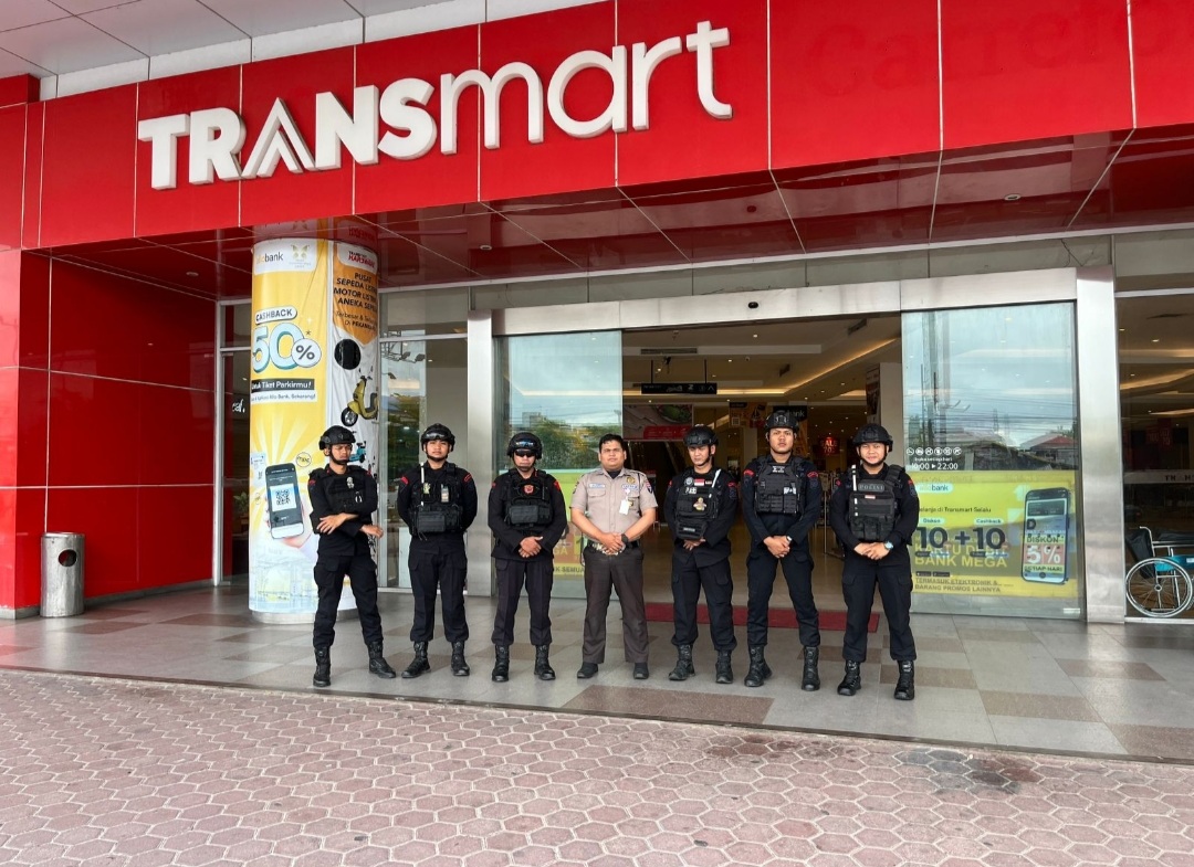 Subsatgas PRC Ops Lilin LK-2024 Sat Brimob Polda Riau Patroli Harkamtibmas ke Pusat Keramaian