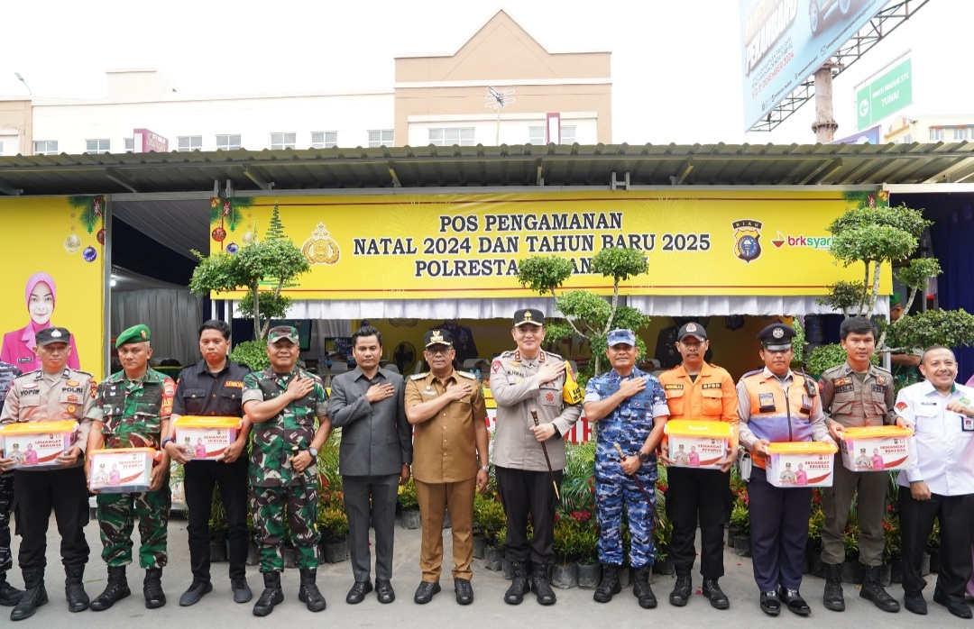 Kapolda Riau dan Pj Gubernur Tinjau Pengamanan Gereja dan Pos Natal di Pekanbaru