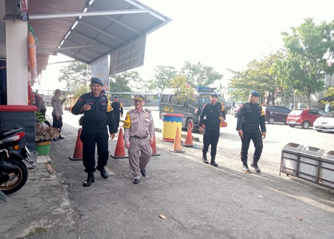 Personel Subsatgas SAR Sat Brimob Polda Riau Ops Lilin LK-2024, Patroli Dialogis Ke Pelabuhan Masyarakat