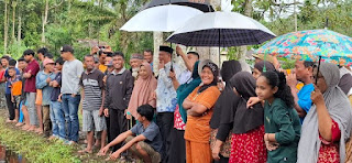 Bupati Pasaman Sabar AS Membuka Pengambilan Ikan Larangan Jorong Koto Tangah