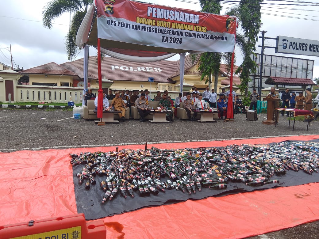 Ungkap Kasus Akhir Tahun, Polres Merangin Musnahkan Miras dan Knalpot Brong