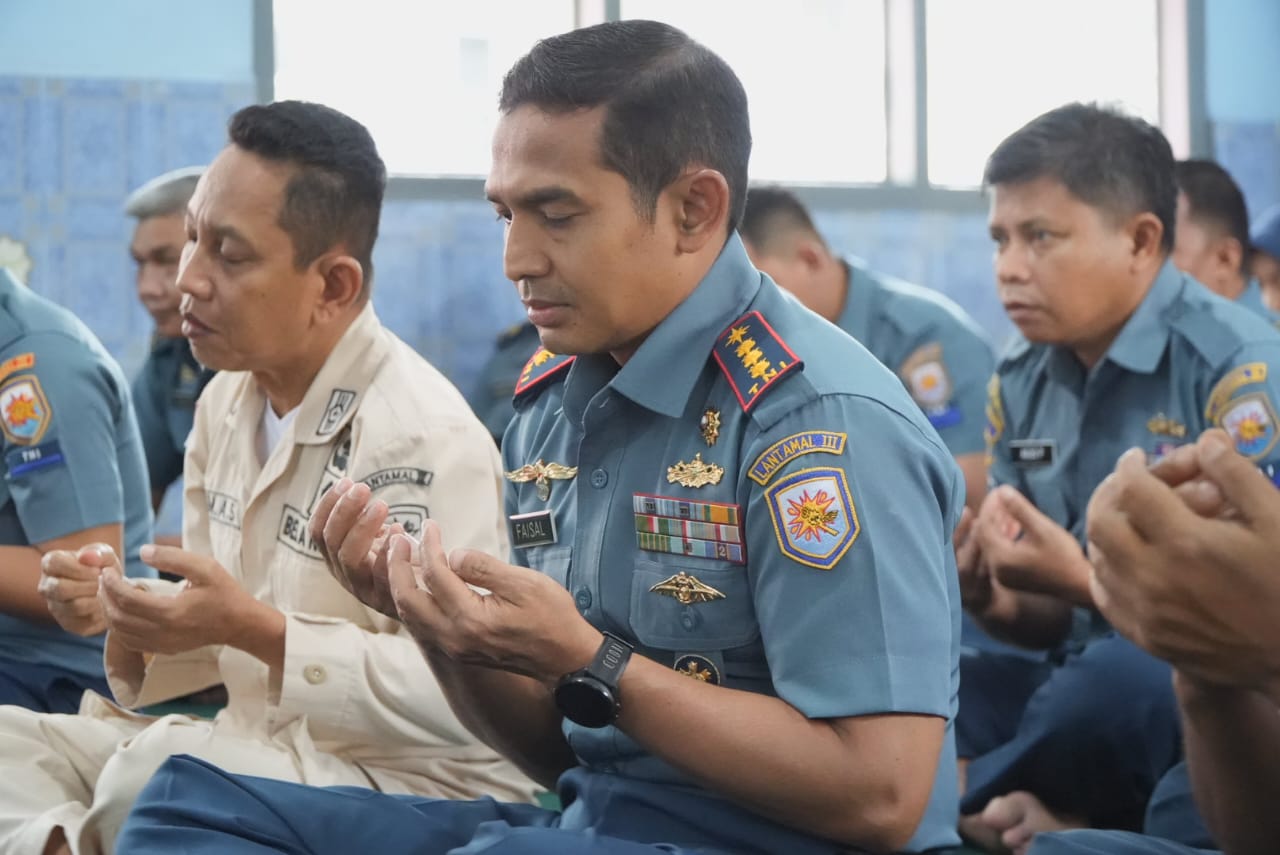 Jelang Pergantian Tahun, Lanal Palembang Laksanakan Doa Bersama