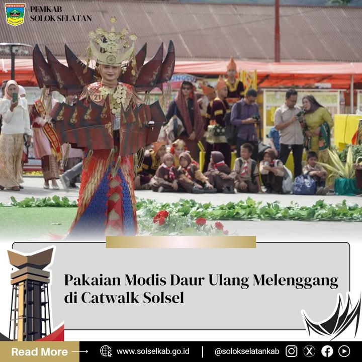 Pakaian Modis Daur Ulang Melenggang di Catwalk Solsel