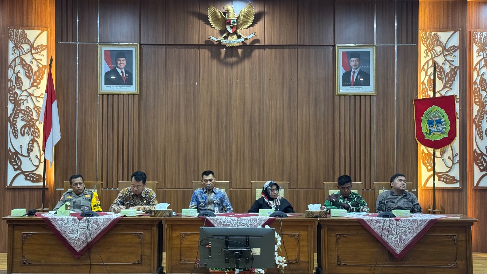 Bupati Gunungkidul memimpin rapat koordinasi Pekan Olahraga Daerah (Porda) XVII DIY 2025
