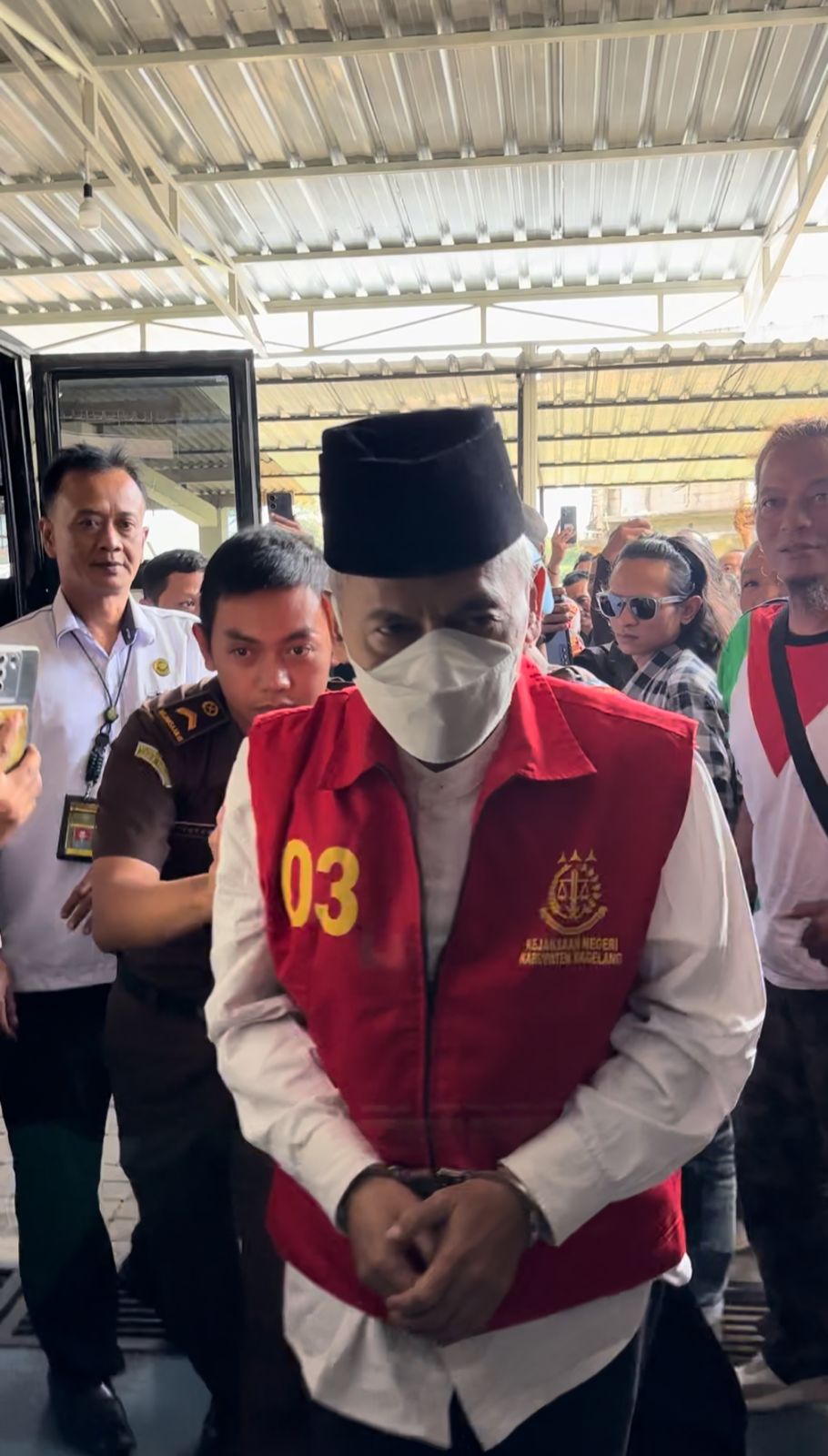 TERDAKWA HADIRKAN SAKSI AHLI DALAM SIDANG LANJUTAN KEKERASAN SEKSUAL PENGASUH PONDOK PESANTREN IRSYADUL MUBTADI’IEN TEMPURAN