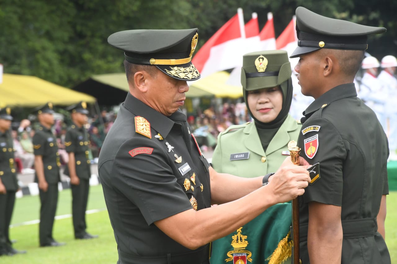 Prodi Dikmaba TNI AD TA 2024 (OV) resmi ditutup, 179 siswa dilantik menjadi Sersan Dua