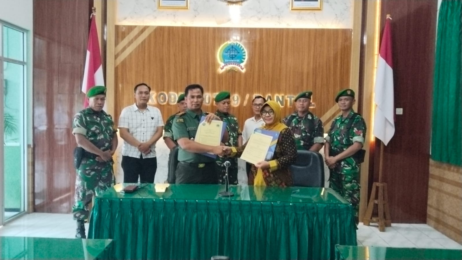 Dandim 0729/Bantul Letkol Inf Muhidin Tanda Tangani Integritas Kerjasama Dengan BNN (Badan Narkotika Nasional) Bantul(10/01/24)