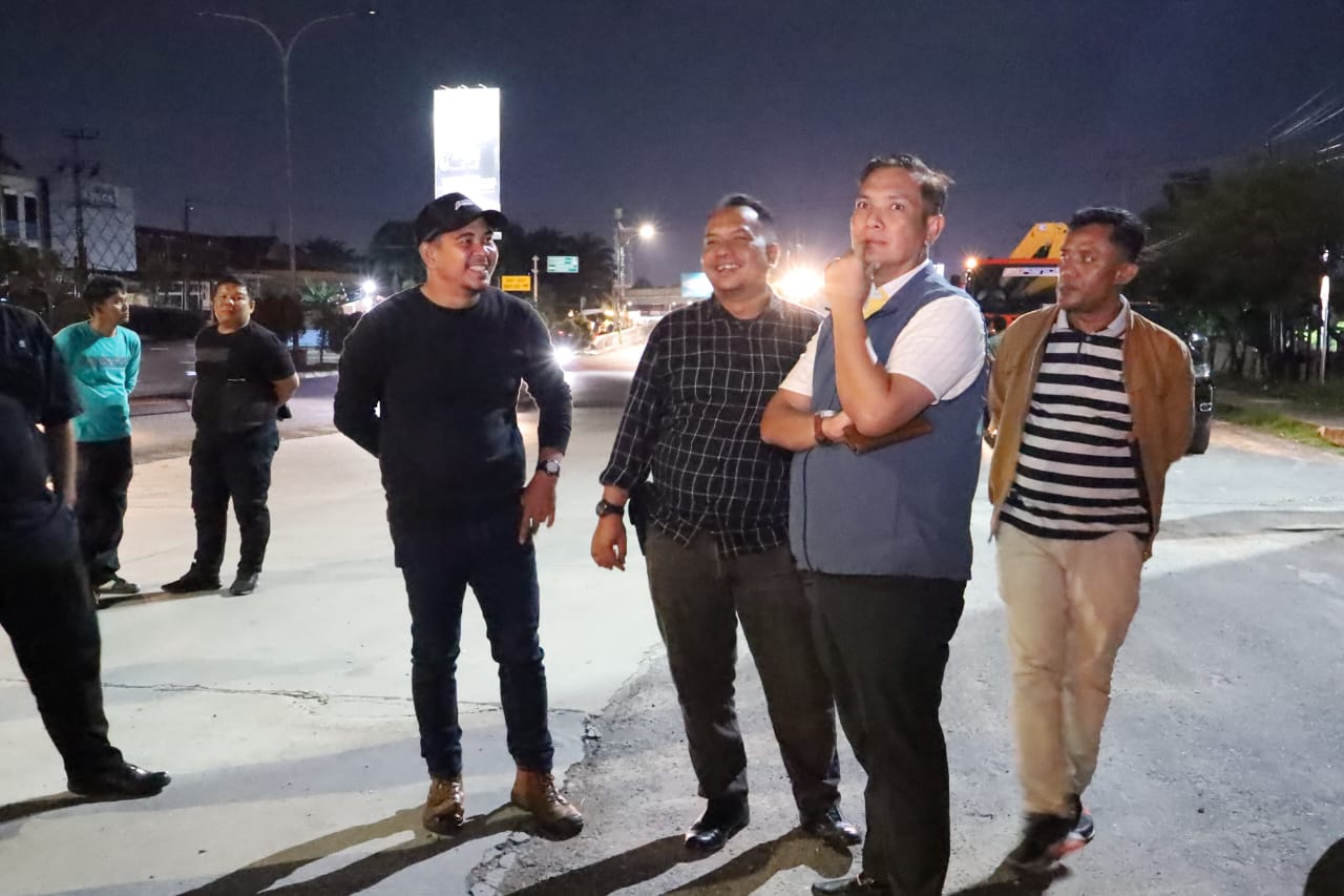 Tertibkan Reklame Belum Lunasi Pajak di Jalan HR Soebrantas, Alek Kurniawan ; Patuhi Aturan dan Kewajiban