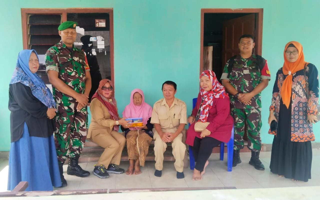 Babinsa Wirokerten Hadiri Launching Distribusi Permakanan Kemensos di Kepuh Kulon