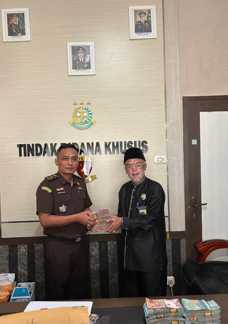 KEJARI PASAMAN SERAHKAN UANG SITAAN KEPADA BAZNAS KABUPATEN PASAMAN