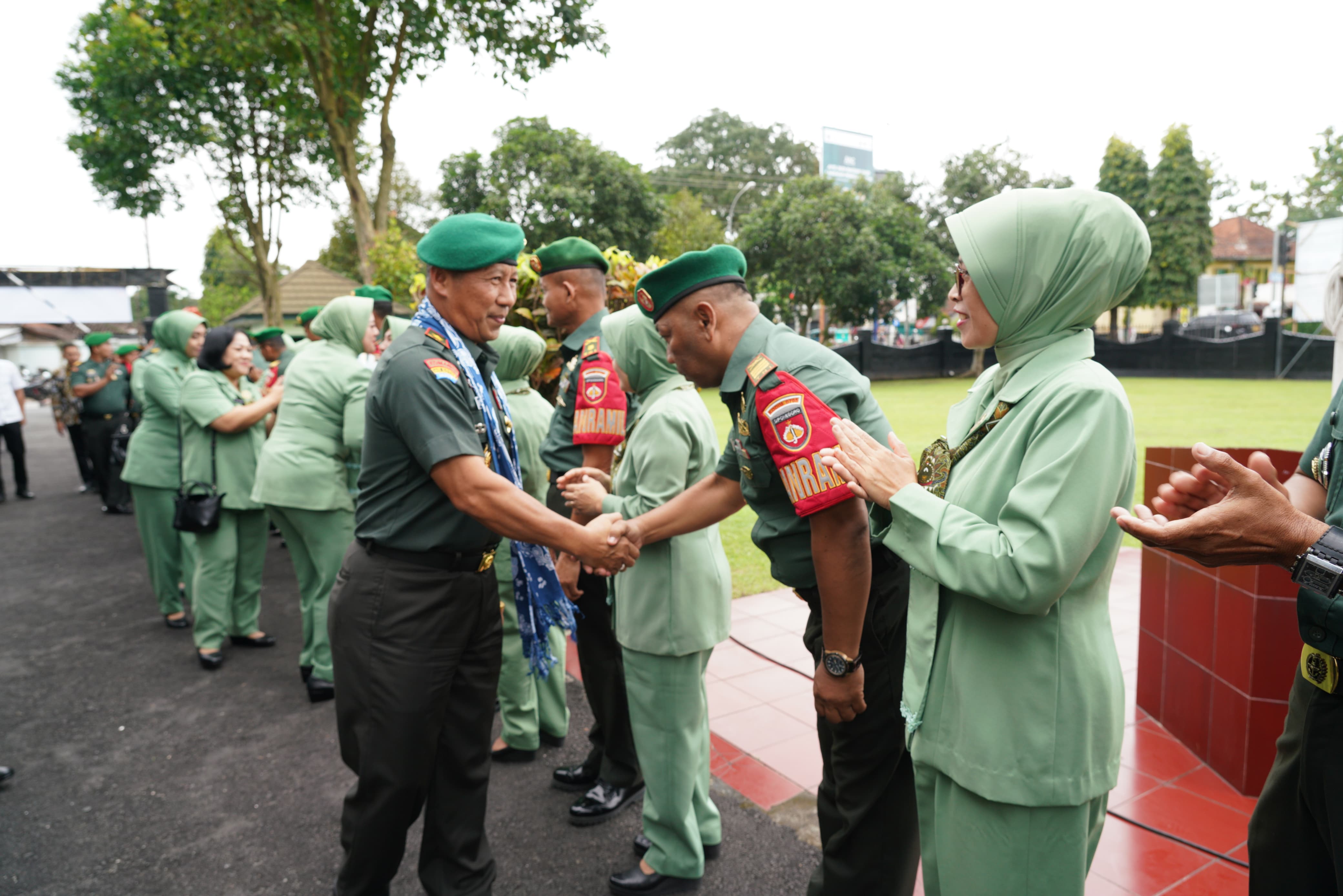 Danrem 072/Pamungkas dan Ketua Persit KCK Koorcab Rem 072 Laksanakan Kunjungan Kerja di Kodim 0705/Magelang
