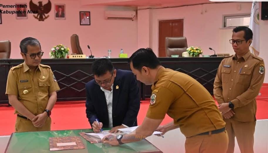 Bupati Nias Yaatulo Gulo Hadiri Rapat Paripurna DPRD Kabupaten Nias