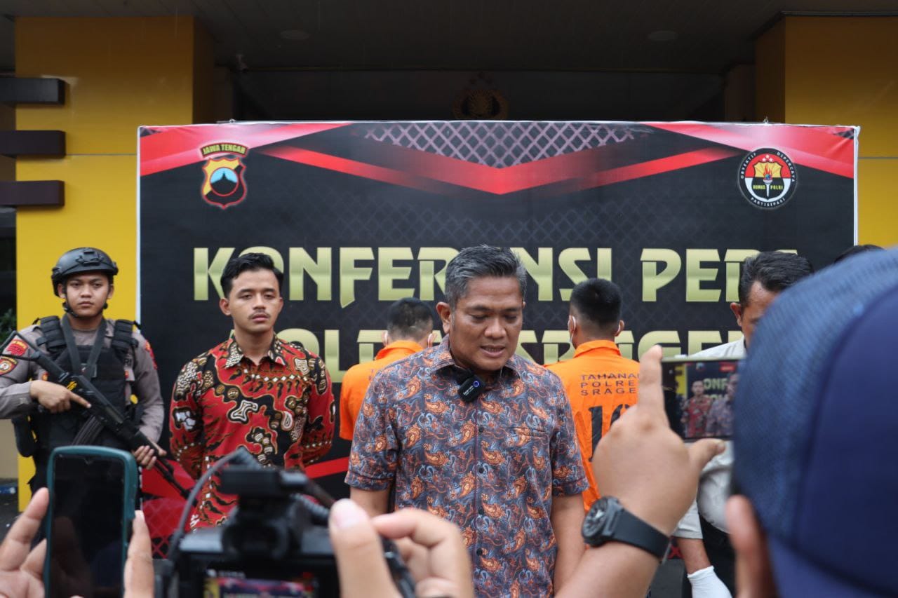 Sat Reskrim Polres Sragen Gelar Konferensi Pers Pasca Penangkapan Dua Pelaku Pengeroyokan yang Sebabkan Korban Tewas di Jenar