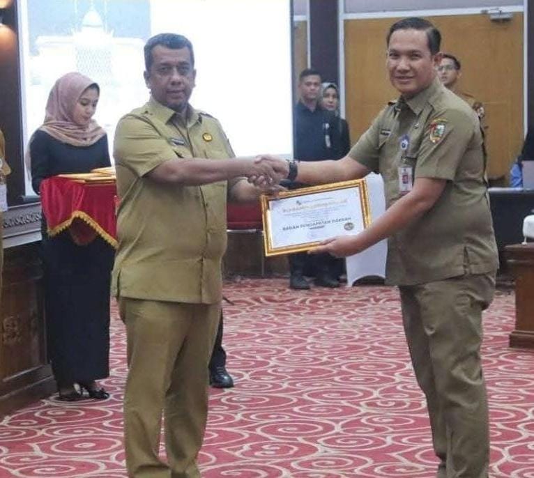 Raih 2 Penghargaan Kepatuhan Standar Pelayanan Publik 2024, Bapenda Pekanbaru Akan Terus Tingkatkan Pelayanan Masyarakat
